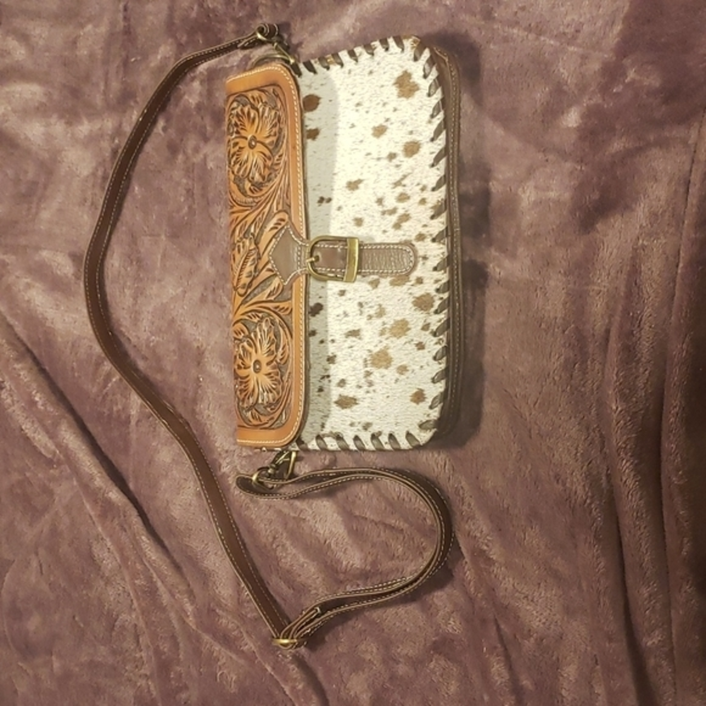 Hand tooled crossbody‎